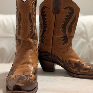 Corral Boots - Tan and Chocolate Size 9
